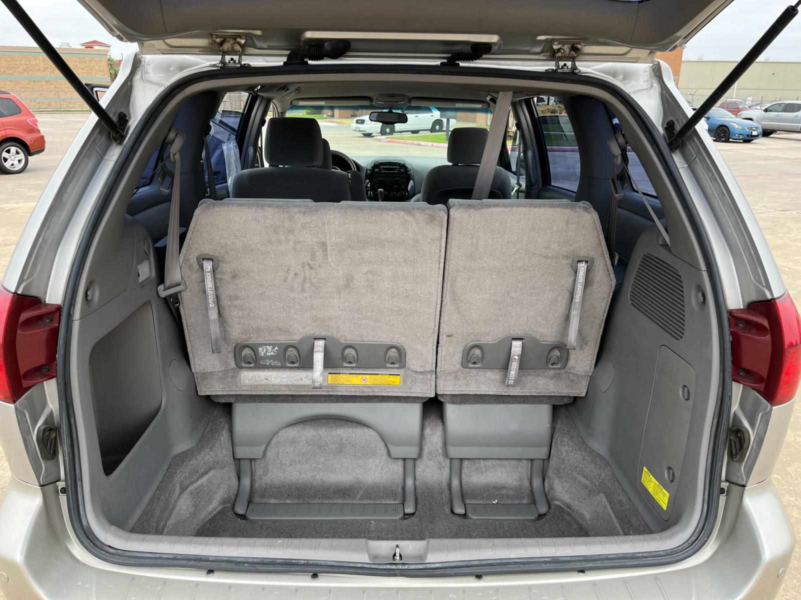 2005 SILVER /gray Toyota Sienna LE - 7 Passenger Seating (5TDZA23C75S) with an 3.3L V6 DOHC 24V engine, 5-Speed Automatic Overdrive transmission, located at 14700 Tomball Parkway 249, Houston, TX, 77086, (281) 444-2200, 29.928619, -95.504074 - Photo #14